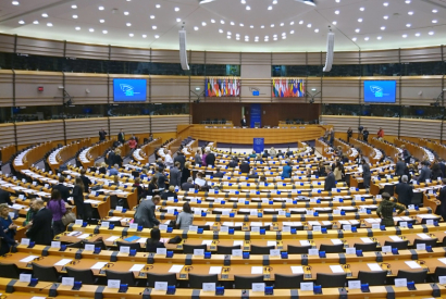 La vape se défend au Parlement européen, interview