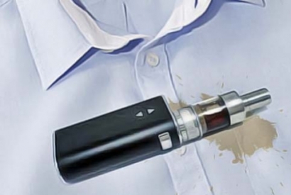 COMMENT ENLEVER UNE TÂCHE D’E-LIQUIDE SUR LES VÊTEMENTS ?