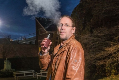 UN ÉMINENT PSYCHOLOGUE BELGE DÉFEND L’USAGE DE LA VAPE