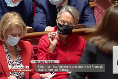 POLITIQUE : Elisabeth Borne vape toujours à l’assemblée et cela fait polémique