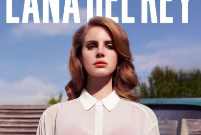 LANA DEL REY, L’ICÔNE DE LA POP AMÉRICAINE, VAPE… EN STUDIO COMME SUR SCÈNE !
